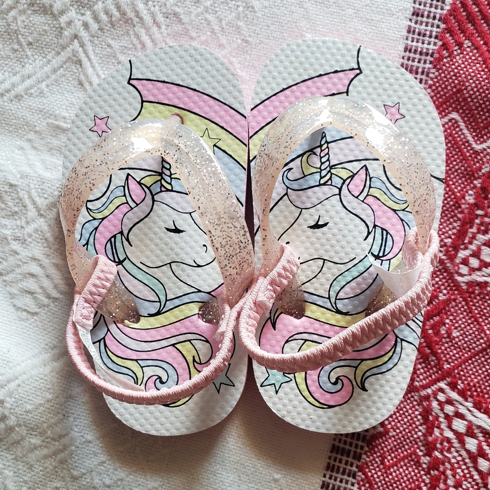 NEW no tags Girls Unicorn Flip Flops Sandals 4/5